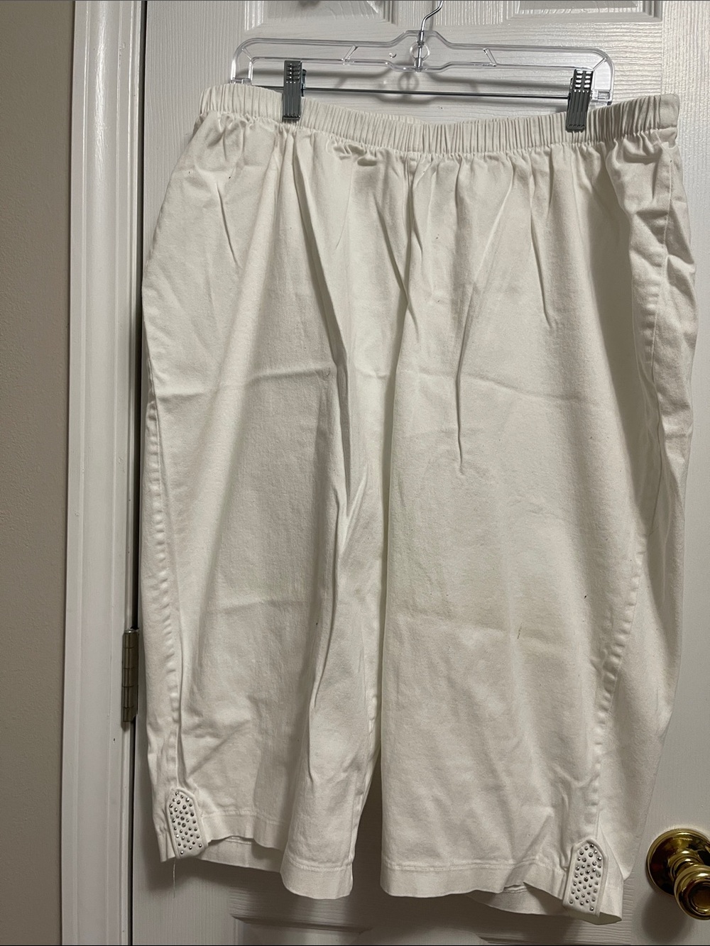Women's White Elastic-Waist Capris